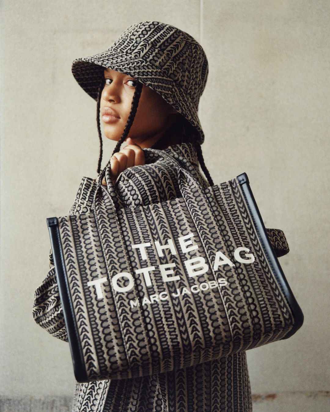 MARC JACOBS マークジェイコブス  THE TOTE BAG