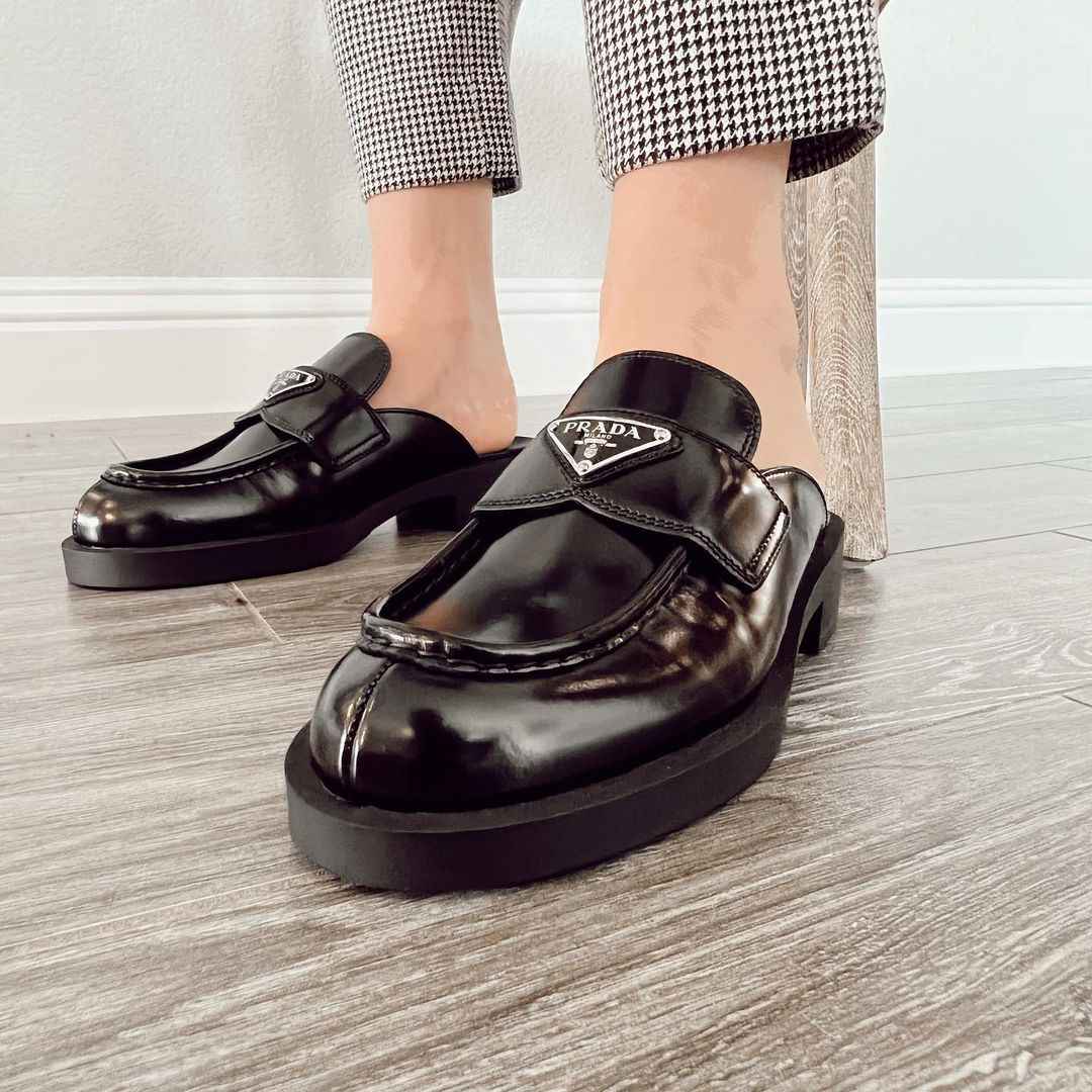 PRADA メンズ　ローファー