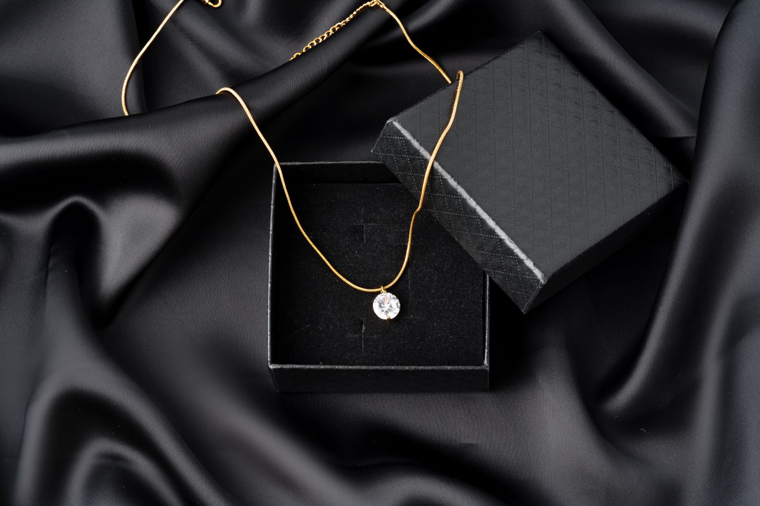 SWAROVSKI（スワロフスキー）の新アンバサダーは誰？魅力をお