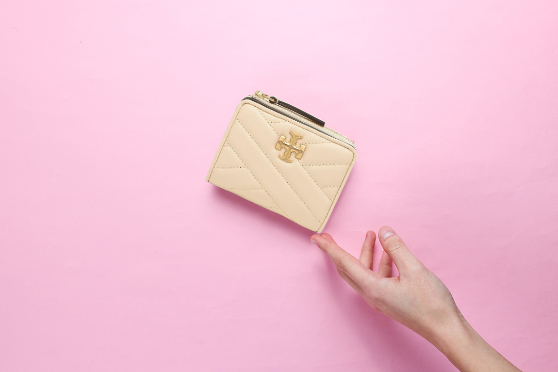 新品同様 トリーバーチ TORYBURCH 財布 長財布 ヒョウ柄